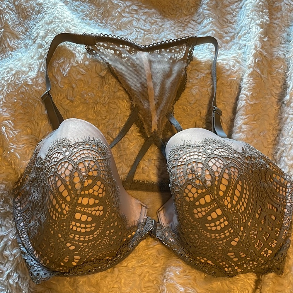 Front Clasp Victoria Secret 34DDD Bra